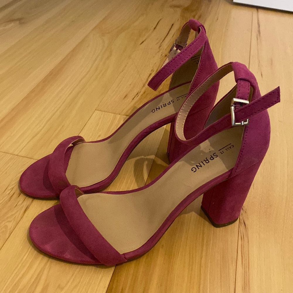 Call it Spring block heeled sandals in beautiful magenta! Size 8